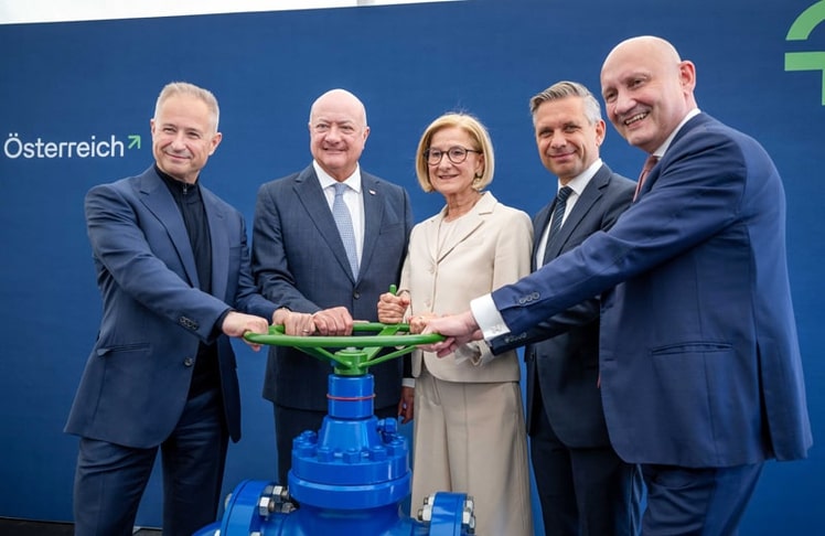 V.l.n.r.: OMV-CEO Alfred Stern, Bundeskanzler Christian Stocker, Landeshauptfrau Johanna Mikl-Leitner, Wirtschaftsminister Wolfgang Hattmannsdorfer und OMV-Vorstand Berislav Gaso