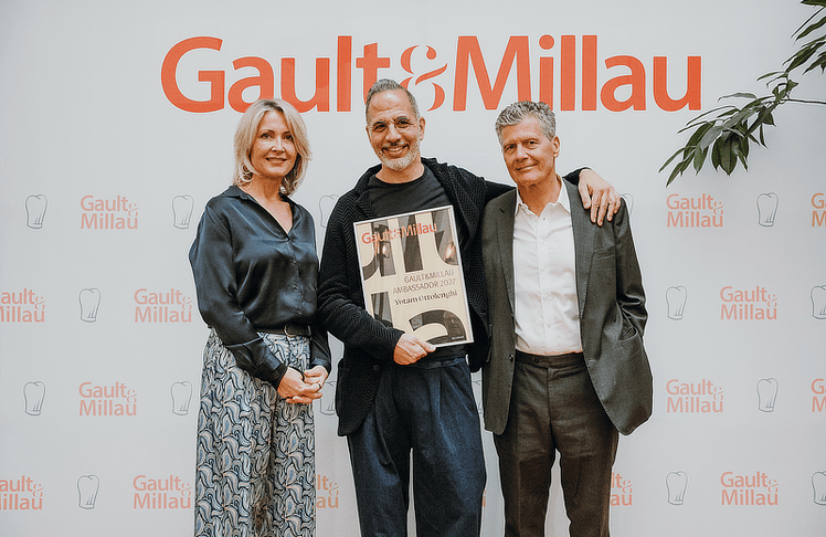V.l.n.r.: Herausgeberin von Gault&Millau Martina Hohenlohe, Gault&Millau-Ambassador 2027 Yotam Ottolenghi und Herausgeber von Gault&Millau Karl Hohenlohe