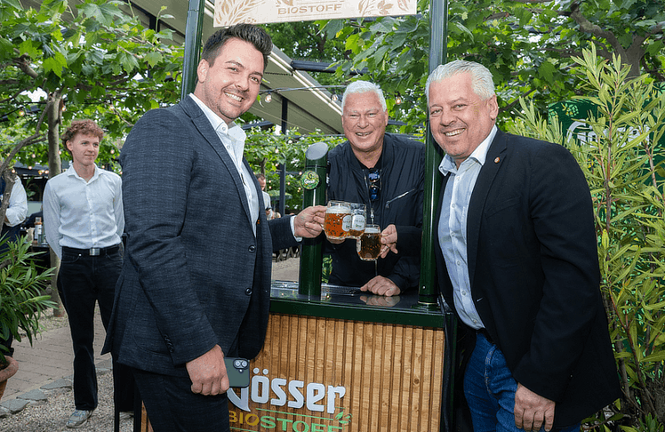 V.l.n.r.: Christian Zsovinecz (LEADERSNET/ OLN), Fußball-Legende Toni Polster und Grünen-Politiker Hans Arsenovic 
