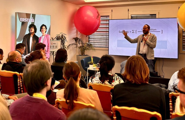 Paul Pöltner (CEO Startuplive Global) bei seinem Finance Workshop. 