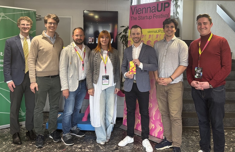 V.l.n.r.: Paul Kruppa (Verbindungsbüro des Landes OÖ), Alexander Sanchez de Cerda (Gründer des Home of Innovations), Paul Pöltner (CEO Startuplive Global), Birgit Polster (GründerCenter Wien der ErsteBank), Severin Gruber (Generalsekretär des Bundesministerium für Wirtschaft, Tourismus und Energie), Florian Tasch (Head of Cooperations Startuplive Global) und Konstantin Moritz (CFO + PR Startuplive Global). 