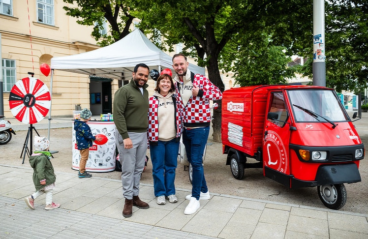 V.l.n.r.: Rafi Rahman (Co-Founder, Rcales), Katrin Zwerger (Ass. District General Managerin, L'Osteria) und Vilmos Molnar (District General Manager, L'Osteria).