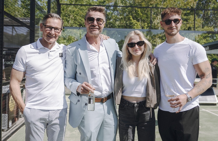 V.l.n.r.: Unternehmer Alexander Schütz, Leo Hillinger mit seinen Kindern Vivienne und Leo Jr. © Christine Miess