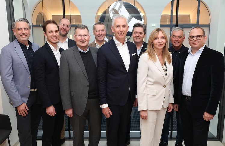 Der Vorstand (v.l.n.r.): Reinhard Scheitl, Josef Maier, Marcus Zinn, Andreas Allerstorfer, Dominik Sobota, Franz Solta, Bernd Schönegger, Karin Seywald-Czihak, Fred Kendlbacher und Nazim Savtur © Katharina Schiffl