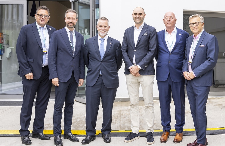V.l.n.r.: Walter Haas (Innovation Salzburg), Stefan Schnöll (Landeshauptfrau-Stellvertreter), Aaron Fellis (Corporate Vice President und GM Wet Etch and Clean (WETS) Lam Research), Wilhelm P. Hannak (Hannak Gewerbeimmobilien), Herbert H. Schöffmann (Managing Director and COO Lam Research Salzburg) und Peter Buchmüller (Wirtschaftskammer Salzburg) © Lam Research/Agentur Werbezeit - Bernhard R. Moser