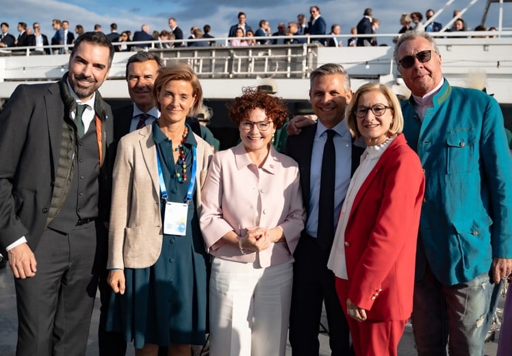 Top-Entscheider netzwerkten bei traditioneller Wachau-Schifffahrt