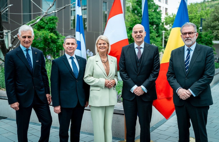 V.l.n.r.: Michael Linhart (ehemaliger Außenminister Österreichs), Anatolie Nosatîi (Verteidigungsminister der Republik Moldau), Klaudia Tanner (Österreichische Bundesministerin für Landesverteidigung), Nikolaos Dendias (Minister für Nationale Verteidigung Griechenlands) und Georgios Iliopoulos (Botschafter Griechenlands in Österreich). © Europa-Forum Wachau / David Mihailescu