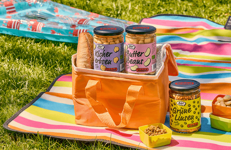 Südobst bringt Butter Beans, Grüne Linsen und Kichererbsen in Bio-Qualität ins Glas.   