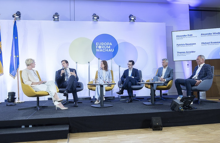 V.l.n.r.: Moderatorin Bettina Blumenthal, Alexander Pröll (Staatssekretär für Digitalisierung, Österreich), Patricia Neumann (CEO, Siemens AG Österreich), Alexander Windbichler (Gründer und CEO, Anexia Holding), Thomas Arnoldner (Stv. CEO, A1 Telekom Austria Group) und Michael Krammer (Gründer, Ventocom). © LEADERSNET /R. Brunhölzl