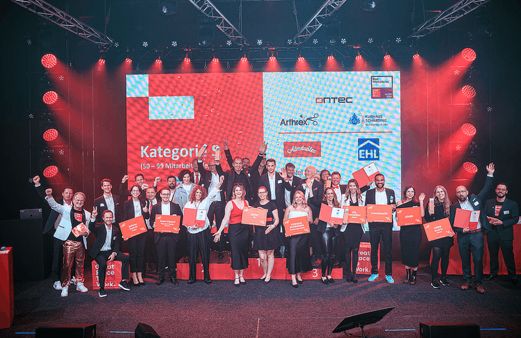 An der Spitze der Kategorie Unternehmensgröße S platzierte sich die Ontec AG. Auf den weiteren Stockerlplätzen landeten die Arthrex Austria GesmbH (2. Platz) sowie das Kurhaus Schärding Barmherzige Brüder (3. Platz). © LEADERSNET/ A. Felten