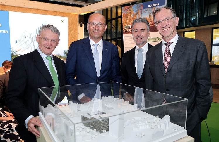 V.l.n.r.: Georg Schöppl, Vorstandssprecher der Österreichischen Bundesforste, RLB OÖ-Generaldirektor Reinhard Schwendtbauer, Beteiligungs- und Immobilienvorstand der RLB OÖ Gerald Aichhorn, Erich Wiesner, geschäftsführender Eigentümer WIEHAG © Elephants 5