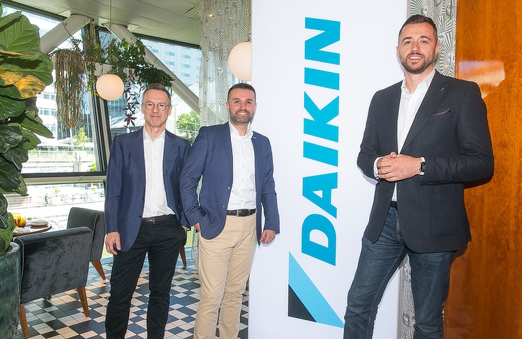 V.l.n.r.: Gerhard Perschy (General Manager Commercial Daikin Österreich), Alexander Springler (General Manager Daikin Österreich) und Almir Karagic (Sales Manager Residential Daikin Österreich) © LEADERSNET/D. Mikkelsen