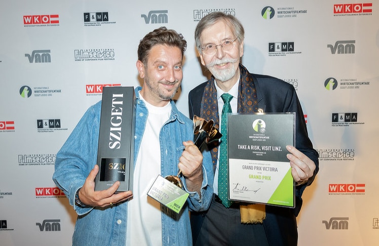 Regisseur und Grand-Prix-Gewinner Sinisa Vidovic (l.) mit Festivaldirektor Alexander V. Kammel. © Österreichisches Filmservice/APA-Fotoservice/Richard Tanzer