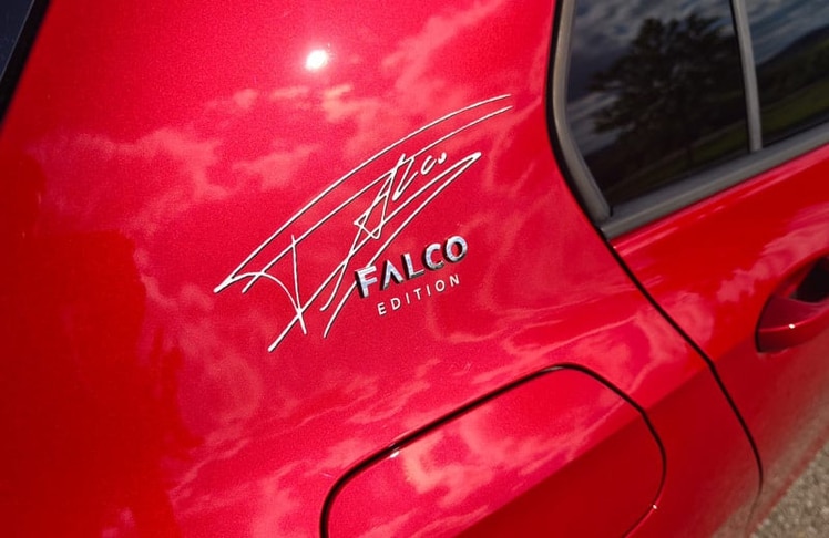 Highlight ist die Unterschrift und der Schriftzug "Falco" auf der C-Säule.