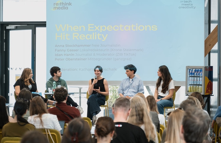 Rund 100 Teilnehmer:innen setzten sich unter dem Motto "Tech meets Creativity" mit aktuellen Entwicklungen der Medienbranche auseinander.