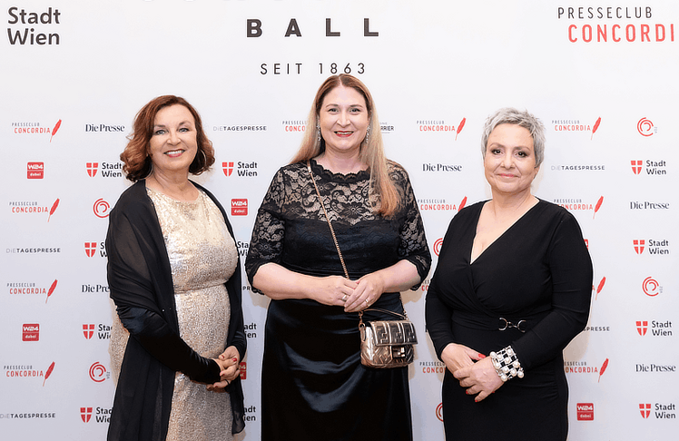 V.l.n.r.: Die Vizepräsidentin des Presseclubs Concordia und stellvertretende Chefredakteurin "Der Standard" Petra Struiber, Vizebürgermeisterin Barbara Novak und die Generalsekretärin des Presseclubs Concordia Daniela Kraus © Concordia Ball/APA-Fotoservice/Jana Madzigon