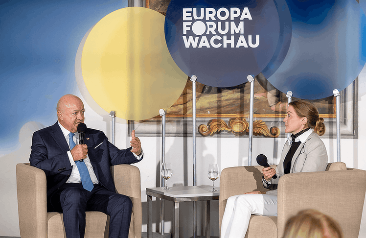 Bundeskanzler Christian Stocker und Johanna Hager (Leiterin Kurier-Innenpolitik)