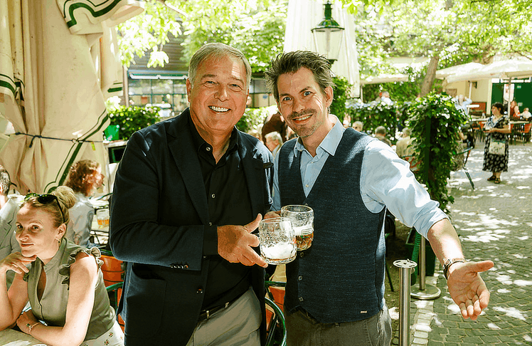 V.l.n.r.: Wirtschaftskammer Wien-Präsident Walter Ruck und der Obmann der Fachgruppe Gastronomie in der Wirtschaftskammer Wien Thomas Peschta