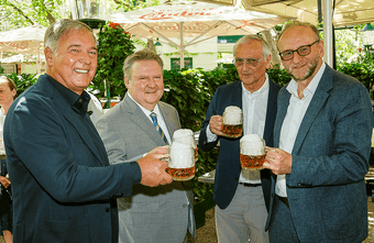 Schweizerhaus und Budweiser Budvar zelebrierten Jahrhundert-Partnerschaft