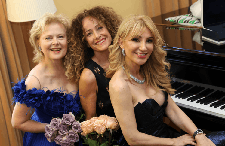 V.l.n.r.: Sängerin Ildikó Raimondi, Sängerin Sandra Pires und Pianistin Donka Angatscheva 