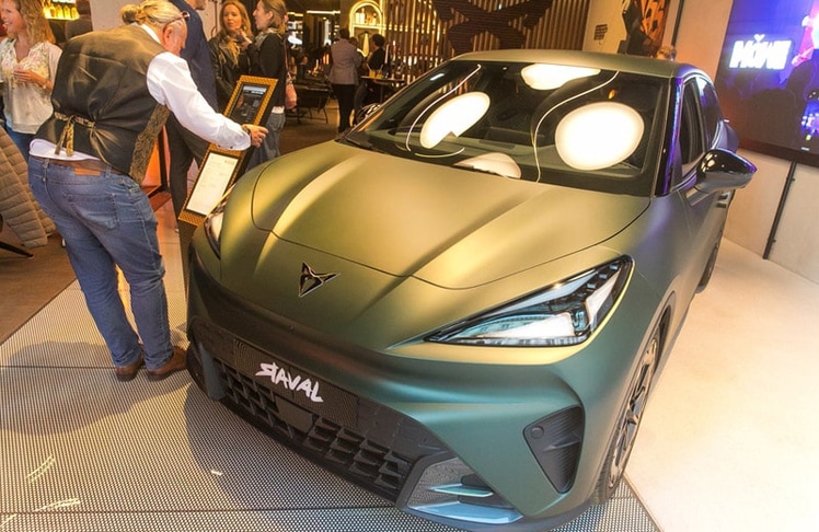 Der neue, rein elektrische Raval ist das wichtigste Cupra-Modell des Jahres und in der City Garage bereits vor seiner Markteinführung im Sommer ausgestellt.