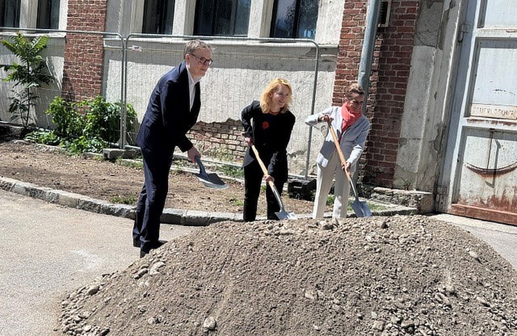 Rektor Johan Hartle, Wissenschaftsministerin Eva-Maria Holzleitner und BIG Geschäftsführerin Christine Dornaus © LEADERSNET