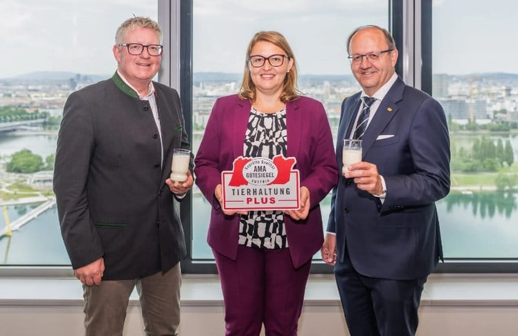 V.l.n.r.: Stefan Lindner, Milchbauer und bäuerlicher Vertreter im Vorstand des MVÖ, Christina Mutenthaler-Sipek, Geschäftsführerin AMA-Marketing, und Helmut Petschar, Präsident des MVÖ. © AMA-Marketing/Thomas Meyer