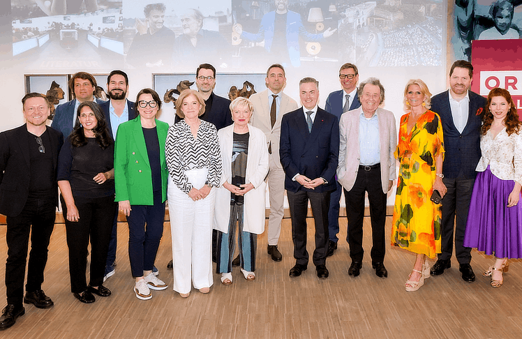 V.l.n.r.: Andreas Gergen, Sharon Nuni , Ernst Buchrucker, Clemens Unterreiner, Lilli Paasikivi, Ingrid Thurnher, Peter Fässlacher, Karin Bergmann, Bogdan Roščić, Daniel Froschauer, Kurt Reissnegger, Rudolf Buchbinder, Kathrin Zierhut Kunz, Daniel Serafin und Teresa Vogl.