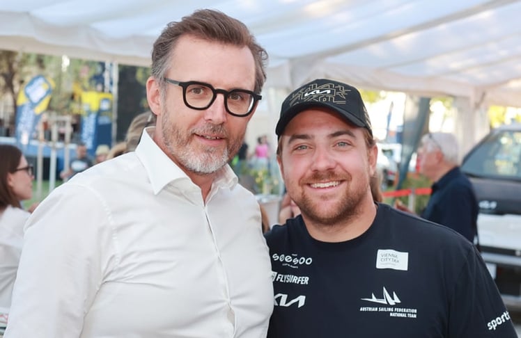 Gastgeber und Kia Österreich-Chef Harald Hölzl (l.) mit Olympiasieger Valentin Bontus.