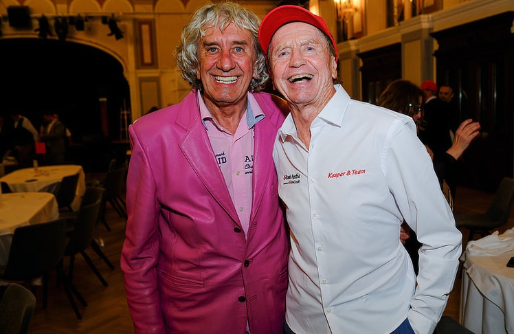 Zauberkünstler Tony Rei mit "Mr. Ferrari" Heribert Kasper. © Philipp Hutter