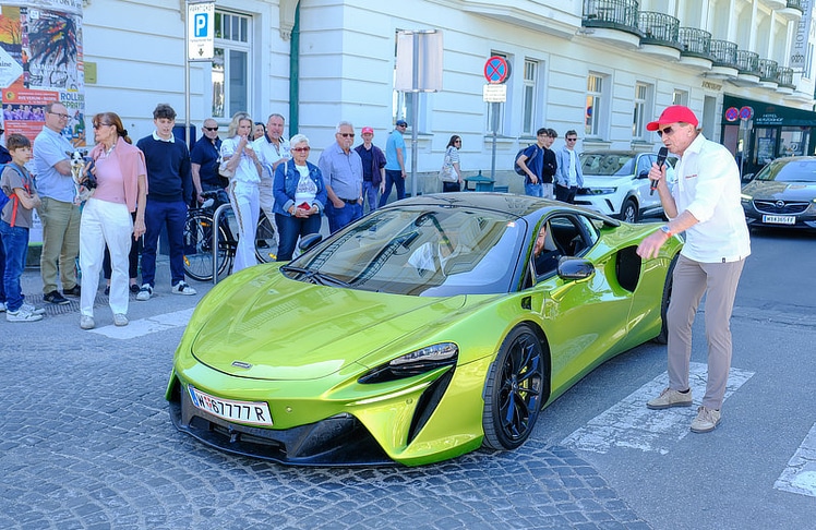 Die Bandbreite reichte von klassischen Sportwagen bis hin zu modernen Hochleistungsmodellen. © Philipp Hutter