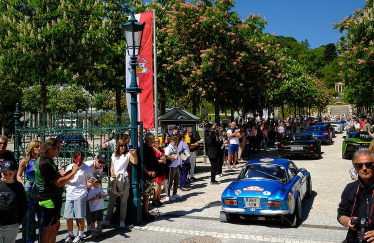 Bereits an den ersten Festivaltagen waren am Josefsplatz, Hauptplatz, Theaterplatz sowie im Kurpark zahlreiche Fahrzeuge zu sehen. © Philipp Hutter