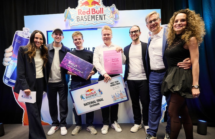 V.l.n.r.: Moderatorin Karina Toth, Jurymitglied Dominic Thiem, die beiden Prepwise-Gründer und Sieger Benedikt Batthyany und Leonhard Pink, sowie die Jurymitglieder Georg Leitgeb, Christian Dotzauer und Victoria Neuhofer.