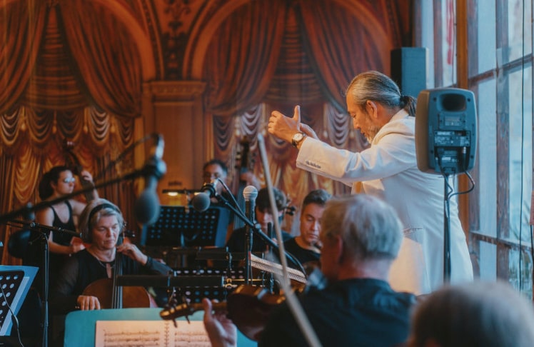 Intendant Joji Hattori dirigiert beim Wiener Opernsommer © Wiener Opernsommer