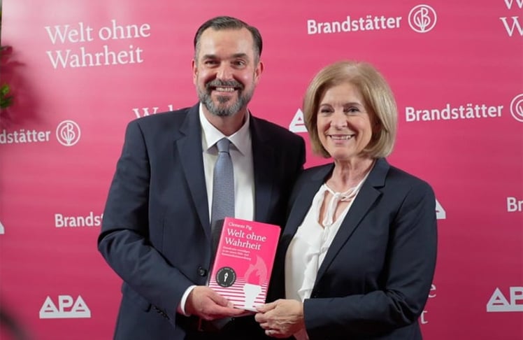 APA-CEO Clemens Pig und ORF-Generaldirektorin Ingrid Thurnher beim Cocktailempfang inklusive Buchpräsentation