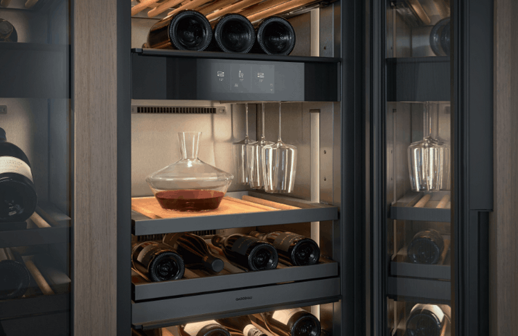  In den Gaggenau Weinklimaschränken können auch Gläser in einer speziellen Halterung gekühlt werden. © Gaggenau