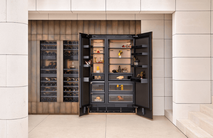 Die neuen Weinklimaschränke von Gaggenau verfügen über ein exklusiv von Gaggenau entwickeltes Temperiersystem, welches jede Flasche automatisch und präzise auf ihre ideale Servier- und Trinktemperatur bringt.  © Gaggenau/Christoph Philadelphia