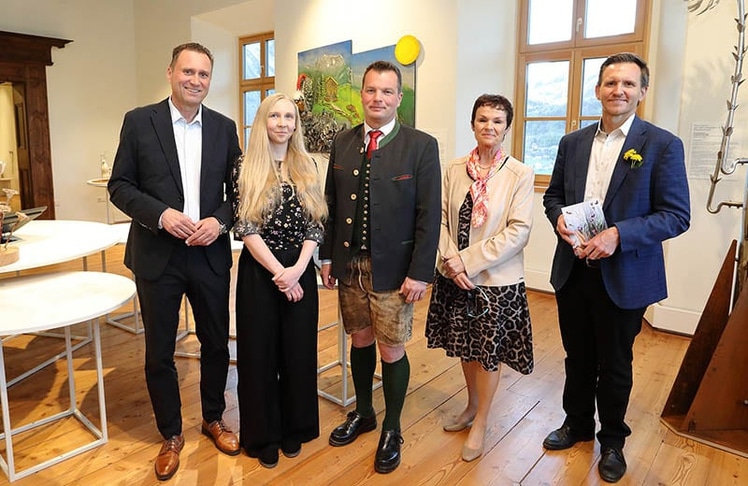 Heute wurde die Ausstellung in Schloss Trautenfels eröffnet: V.l.n.r. Direktor des Universalmuseums Joanneum Josef Schrammel, kuratorische Mitarbeiterin Romana Rojer, Bürgermeister Bernhard Schachner, Leiterin von Schloss Trautenfels Katharina Krenn, Direktor des Universalmuseums Joanneum Marko Mele © Universalmuseum Joanneum/J.J. Kucek