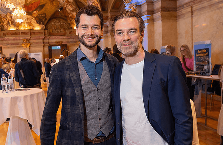 V.l.n.r.: Die Schauspieler Aaron Karl und Jakob Seeböck © Andreas Tischler 