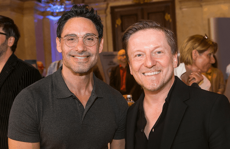 V.l.n.r.: Theaterregisseur Alex Balga und der Künstlerische Leiter der Bühne Baden Andreas Gergen © LEADERSNET/ D. Mikkelsen 