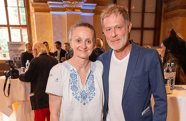 V.l.n.r.: Die Schauspieler:in Gerti Drassl und Andreas Lust © Andreas Tischler 