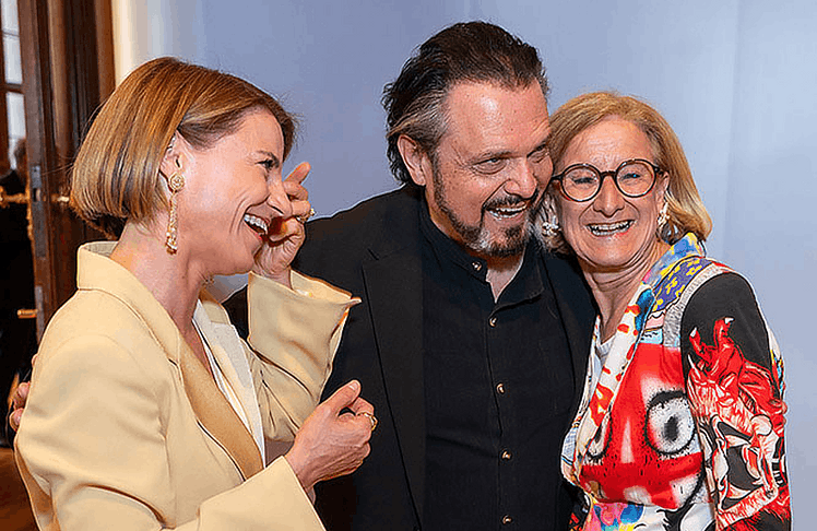 V.l.n.r.: Theaterfest-Obfrau Kristina Sprenger, Schauspieler Werner Auer und Landeshauptfrau Johanna Mikl-Leitner © Andreas Tischler 
