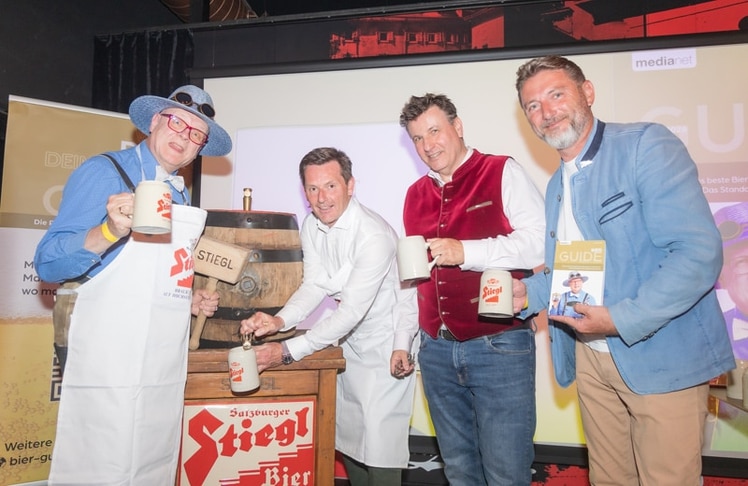 V.l.n.r.: Conrad Seidl (Bierpapst), Thomas Gstaltmaier (Stieglbrauerei), Michael Stein (medianet) und Andreas Hönigsperger (Stieglbrauerei)