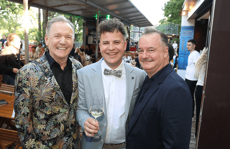 V.l.n.r.: summerstage-Gründer Ossi Schellmann, Winzer Leo Hagn jun. und summerstage-Geschäftsführer Rob Morton 