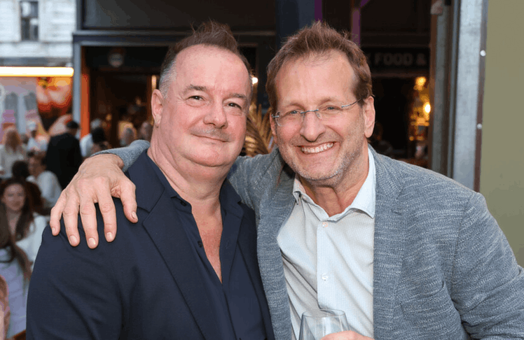 V.l.n.r.: summerstage-Geschäftsführer Rob Morton und Kabarettist Andreas Ferner 