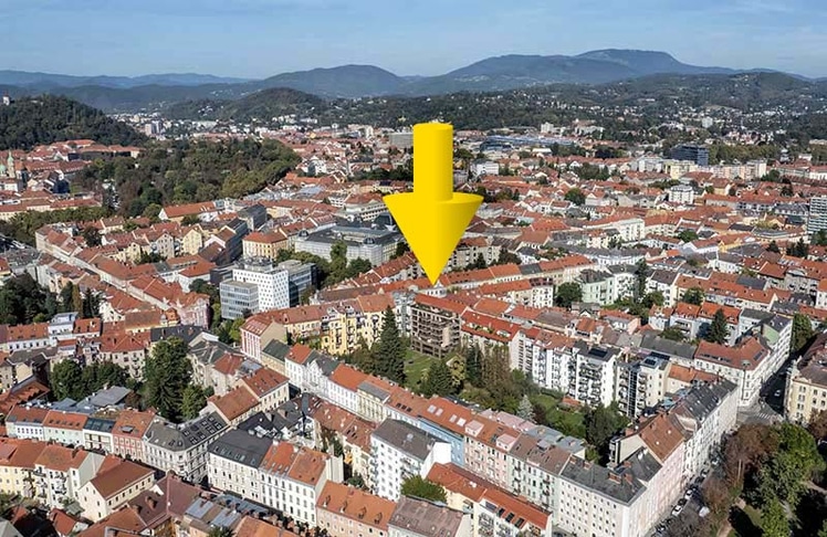 Südwest-Ausrichtung und begrünter Innenhof bieten eine sonnige und ruhige Wohnatmosphäre mitten in der Stadt © Strobl Bau - Holzbau