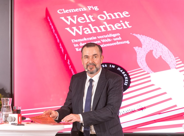 APA-CEO Clemens Pig stellte "Welt ohne Wahrheit" vor