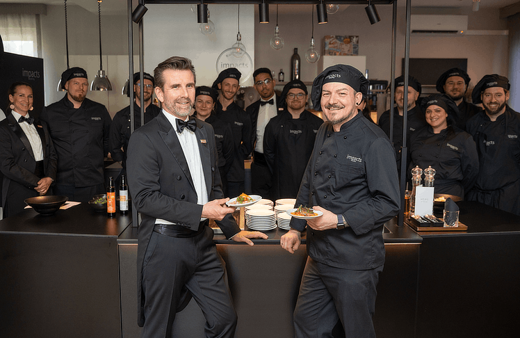 V.l.n.r.: Der Geschäftsführer von Impacts Catering Christian Chytil und Küchenchef Domenic Steinböck