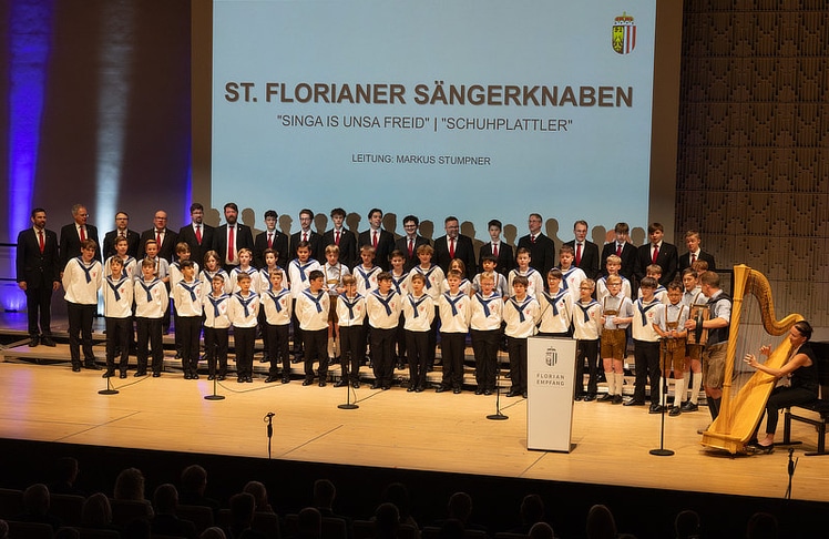 Ebenfalls auf der Bühne standen die St. Florianer Sängerknaben.