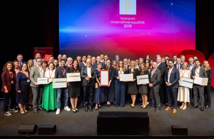 Die nominierten Unternehmen und der Staatspreisträger Unternehmensqualität 2025, Geriatrische Gesundheitszentren der Stadt Graz, beim Staatspreis Unternehmensqualität 2025 © Anna Rauchenberger